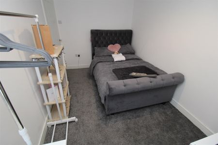 House - Terraced For Rent Bailey Street, Porth - Photo 4