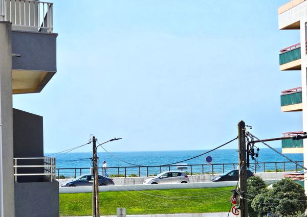 2 bedroom flat with balcony a stone's throw from Vageira Beach!