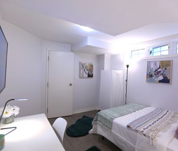 Master Room & Ensuite Bath (Basement) - North York - Photo 1