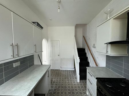 3 Bedroom Terraced For Let - Photo 2