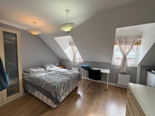 1 bedroom in a house share to rent - Photo 1