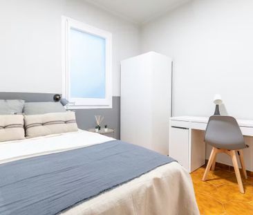 Plaça d'Alfons el Savi, Barcelona, Catalonia 08025 - Photo 6