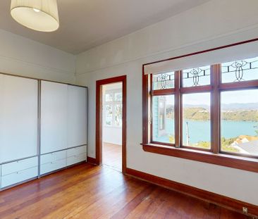 Spacious 4-Bedroom Home with Stunning Views in Hataitai !!! - Photo 3