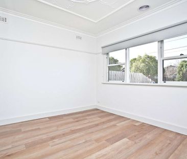 Fully renovated - Photo 2