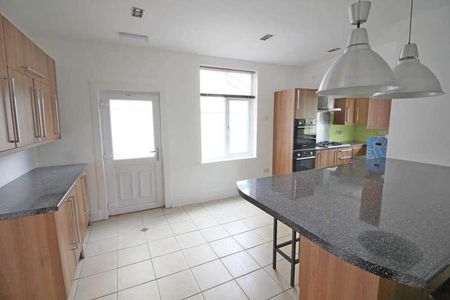 Chesham Road, Chesham, BL9 - Photo 2