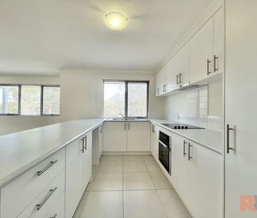Stylish 2-Bedroom Living Just Minutes from Fremantle - Photo 6
