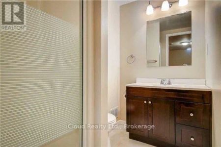 82 JUDITH CRESCENT - Photo 4