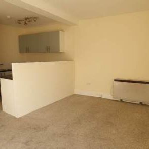 2 bedroom property to rent in Chard - Photo 1