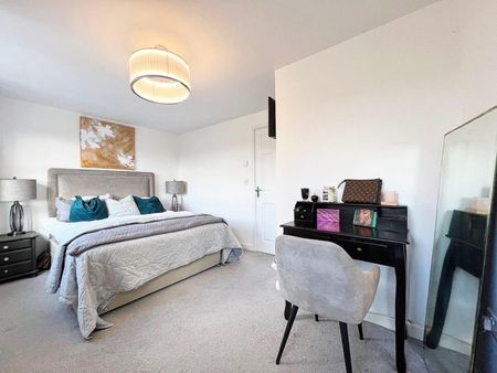 3 bedroom House To Let - Photo 5