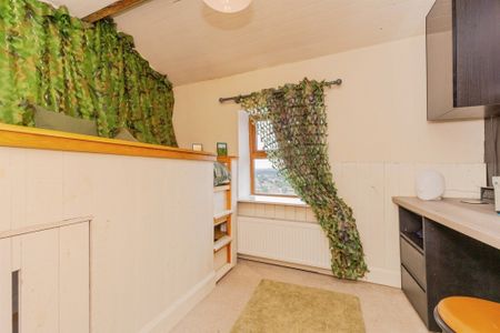 Halifax, Boothtown - Photo 5