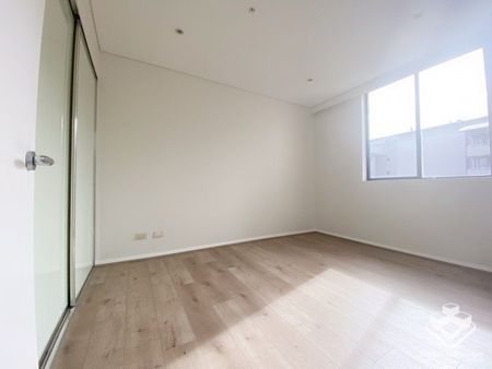 Quiet east facing and timber floor apartment - Photo 3