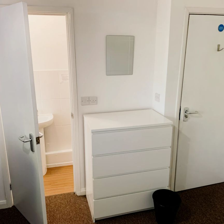 room 2 - Photo 1
