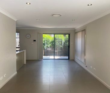 THREE BEDROOM TOWNHOUSE - Photo 4