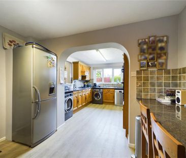 3 bedroom semi-detached house to rent - Photo 5