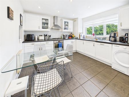 Roymount Court, Wellesley Road, Twickenham, Middlesex, TW2 - Photo 4