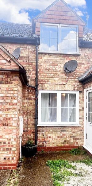 PETERBOROUGH - Photo 1