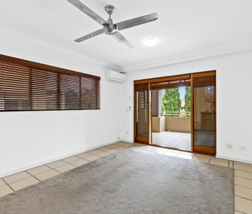 Bright & Breezy Coastal Living in Broadbeach! - Photo 4