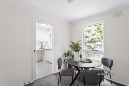 28 Kennealy Street, Surrey Hills - Photo 5