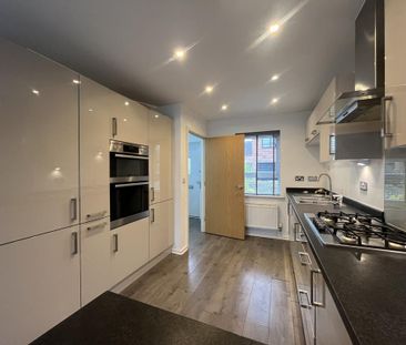 3 bedroom semi-detached house to rent - Photo 6