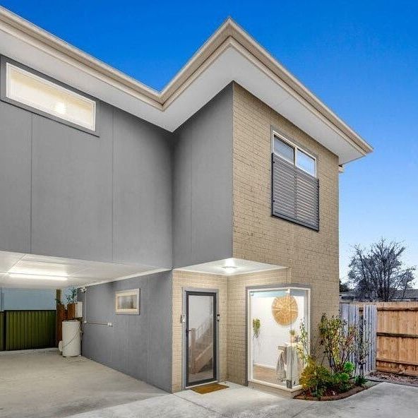 Noble Park - Photo 1