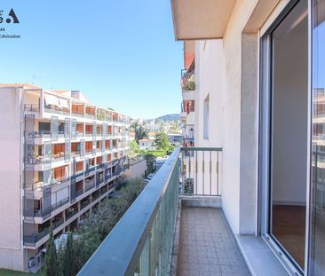 Location Appartement 3 pièces 81m² NICE 06000 - Photo 4