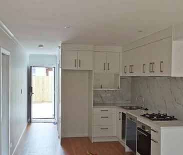 3 Bedrooms, 3 Bathrooms in Uni Area - Photo 4