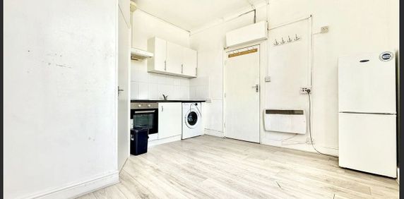 Studio Flat, Romford Road, E7 - Photo 2