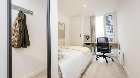 1 bedroom in a flat share to rent - Photo 5