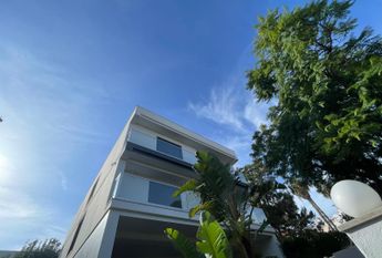 Moradia isolada T4+1 para arrendamento no Alto da Barra em Oeiras