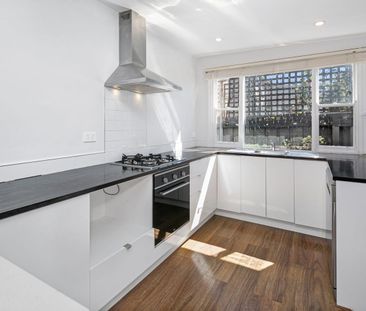 CHARMING PROPERTY IN CENTRAL LOCATION - Photo 2