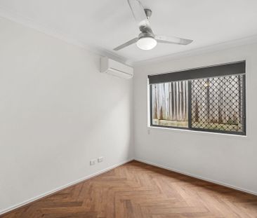 Stunning and Spacious 5-Bedroom Family Home with Exceptional Entert... - Photo 6