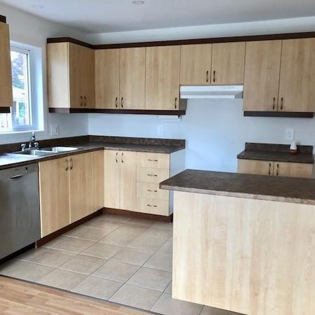 Beau et grand 4.5 de 1 200 p.c. pour 55 ans et plus - Photo 3