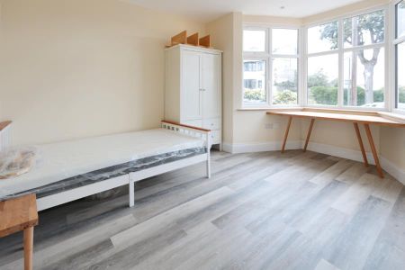 6 bedroom semi-detached house to rent - Photo 5