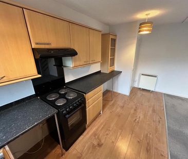 2 bedroom semi-detached house to rent - Photo 3