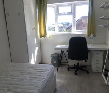 1 bedroom in a house share to rent - Photo 2