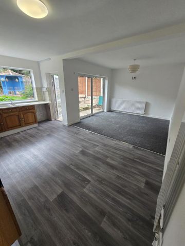 3 bedroom bungalow to rent - Photo 3