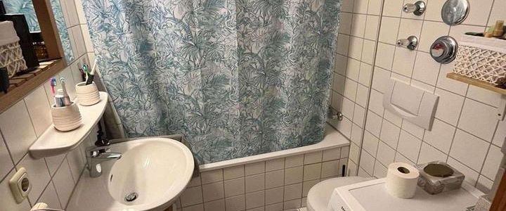 Helle 2-Zimmer-Wohnung mit Balkon & Stellplatz in Sendling – möbliert, mit Einbauküche & Wannenbad - Foto 1