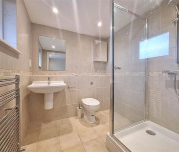 3 bedroom flat to rent - Photo 5