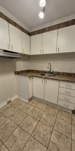 PREMIER MOIS GRATUIT! 2 Chambres – 1e - Photo 1