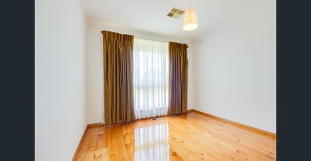 Classic 3 Bedder in Bell Park! (CHECK OUT MY 3D TOUR) - Photo 3
