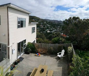 Sunny private 2 bedroom townhouse close to town - Photo 4