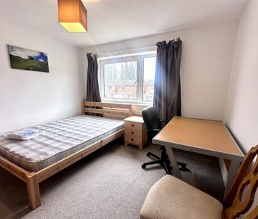 4 bedroom detached house to rent - Photo 3