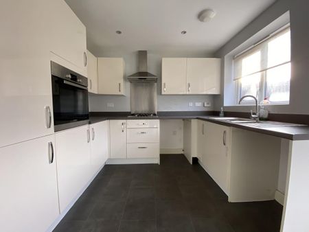 3 bedroom terraced house to rent - Photo 4