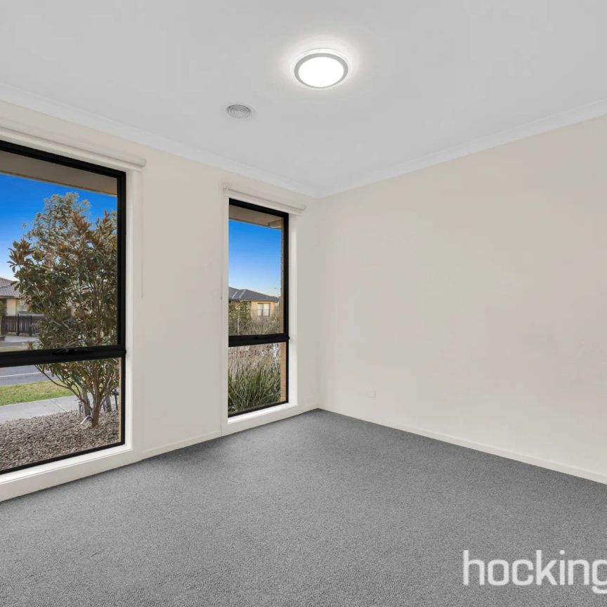 8 Koobush Boulevard, - Photo 1