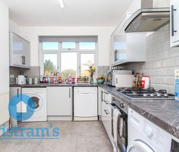 3 bed Flat for Rent - Photo 3