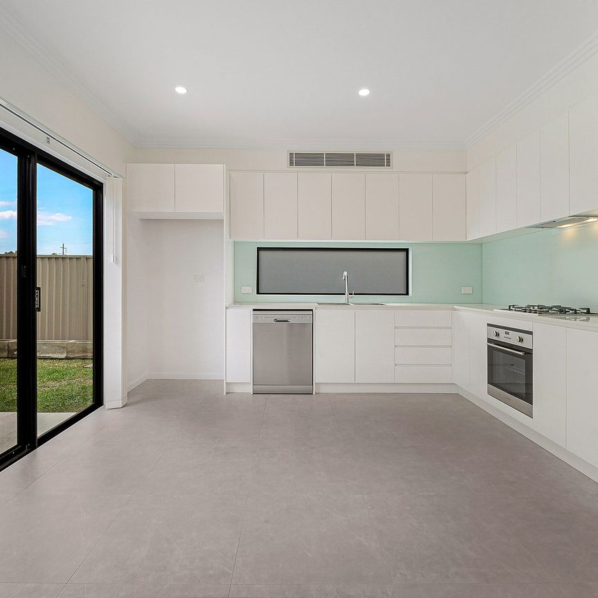 3/7, Webster Road, Lurnea - Photo 1