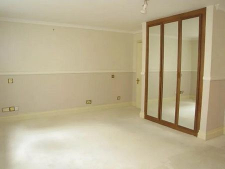 3 bedroom flat to rent - Photo 2