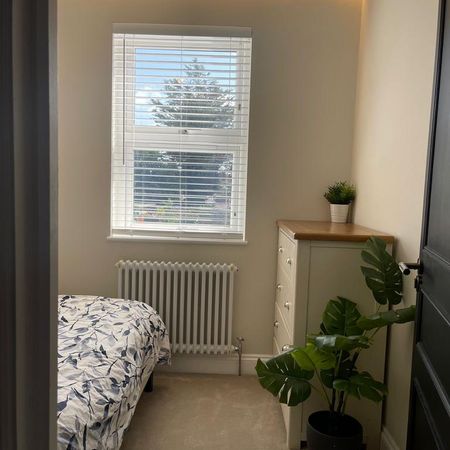 1 bedroom in a house share to rent - Photo 4