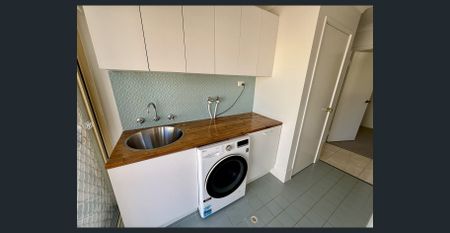 Spacious 5 Bedroom Family Home with Self Contained Unit in West Busselton! - Photo 2