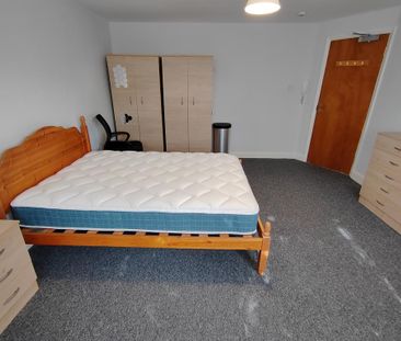 1 bedroom in a house share to rent - Photo 4